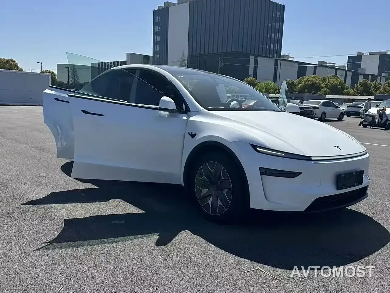 Tesla Model Y L 2025 Facelift Long Range AWD — фото 17