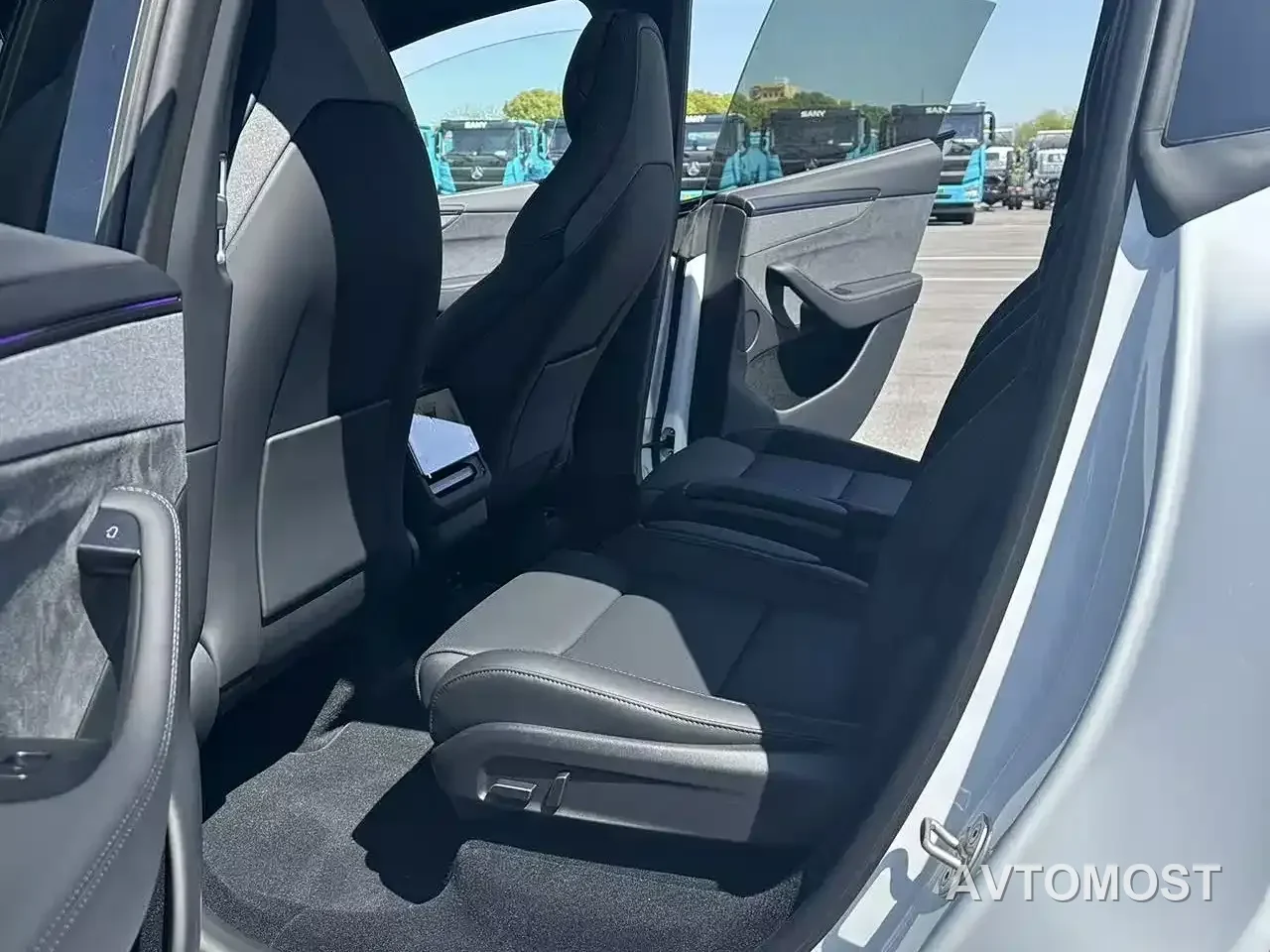 Tesla Model Y L 2025 Facelift Long Range AWD — фото 25