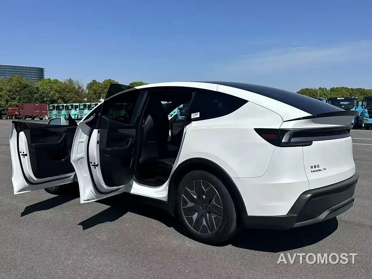 Tesla Model Y L 2025 Facelift Long Range AWD — фото 10