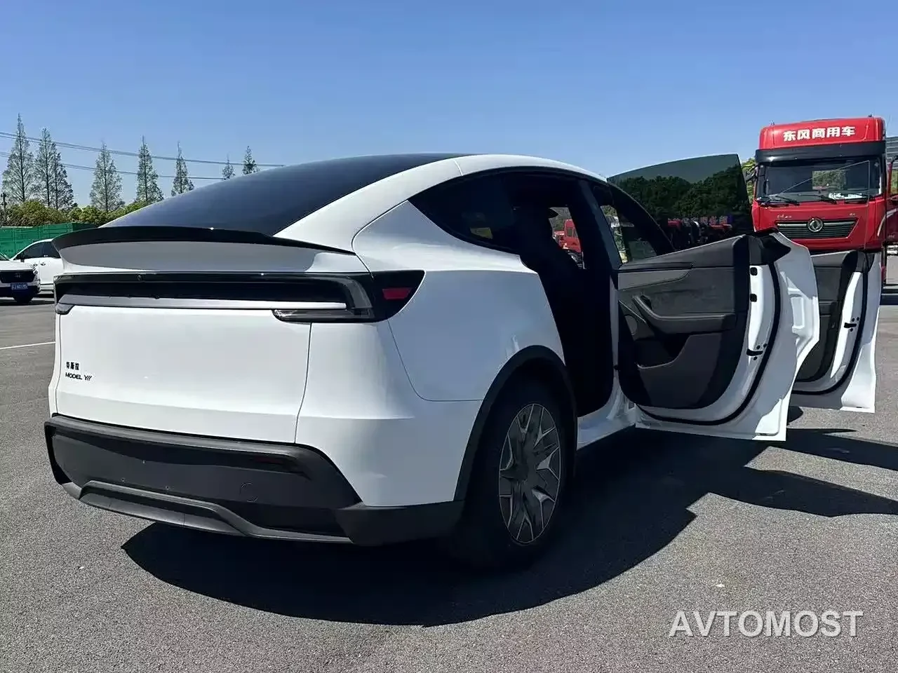 Tesla Model Y L 2025 Facelift Long Range AWD — фото 13