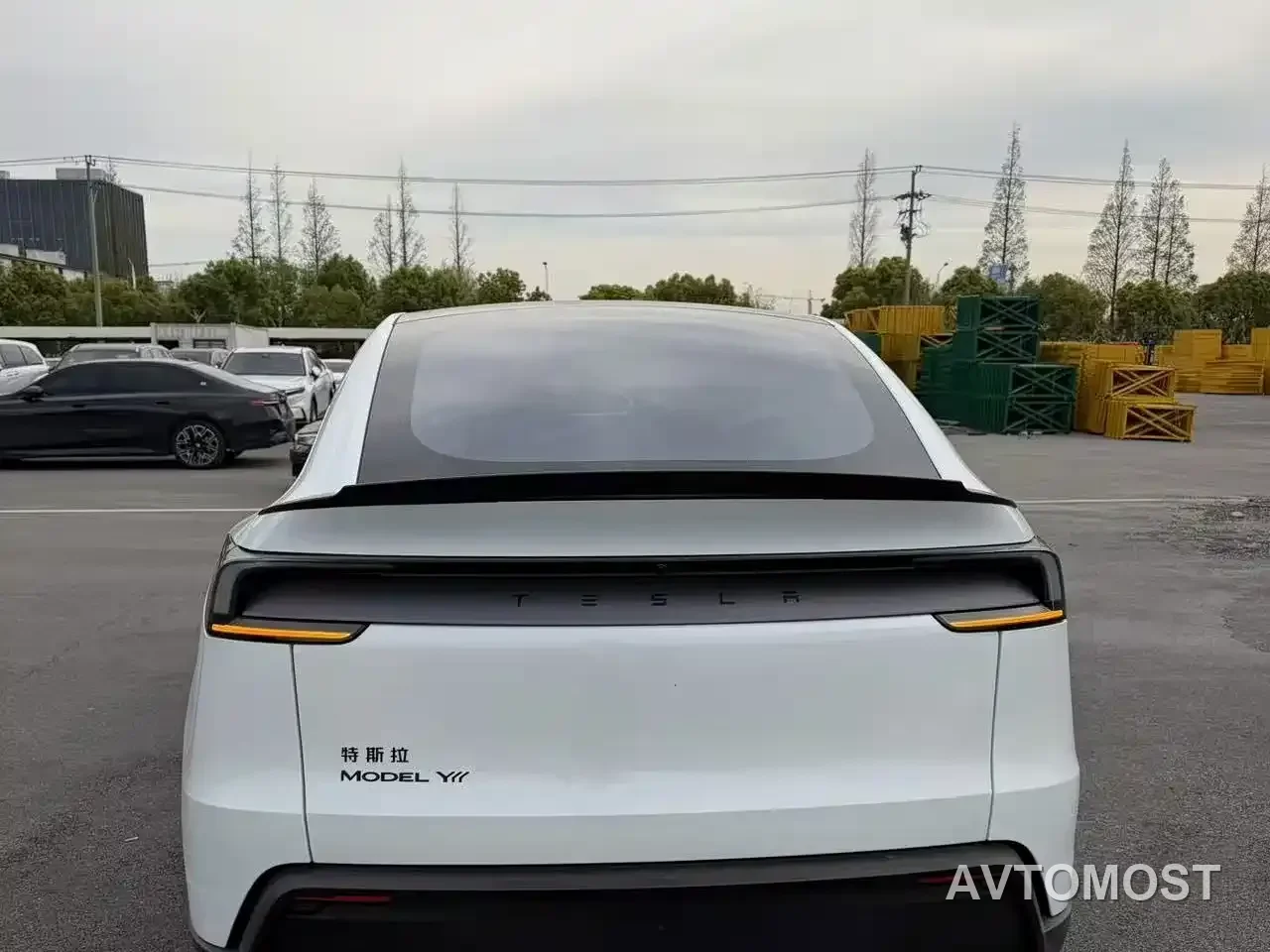 Tesla Model Y L 2025 Facelift Long Range AWD — фото 11