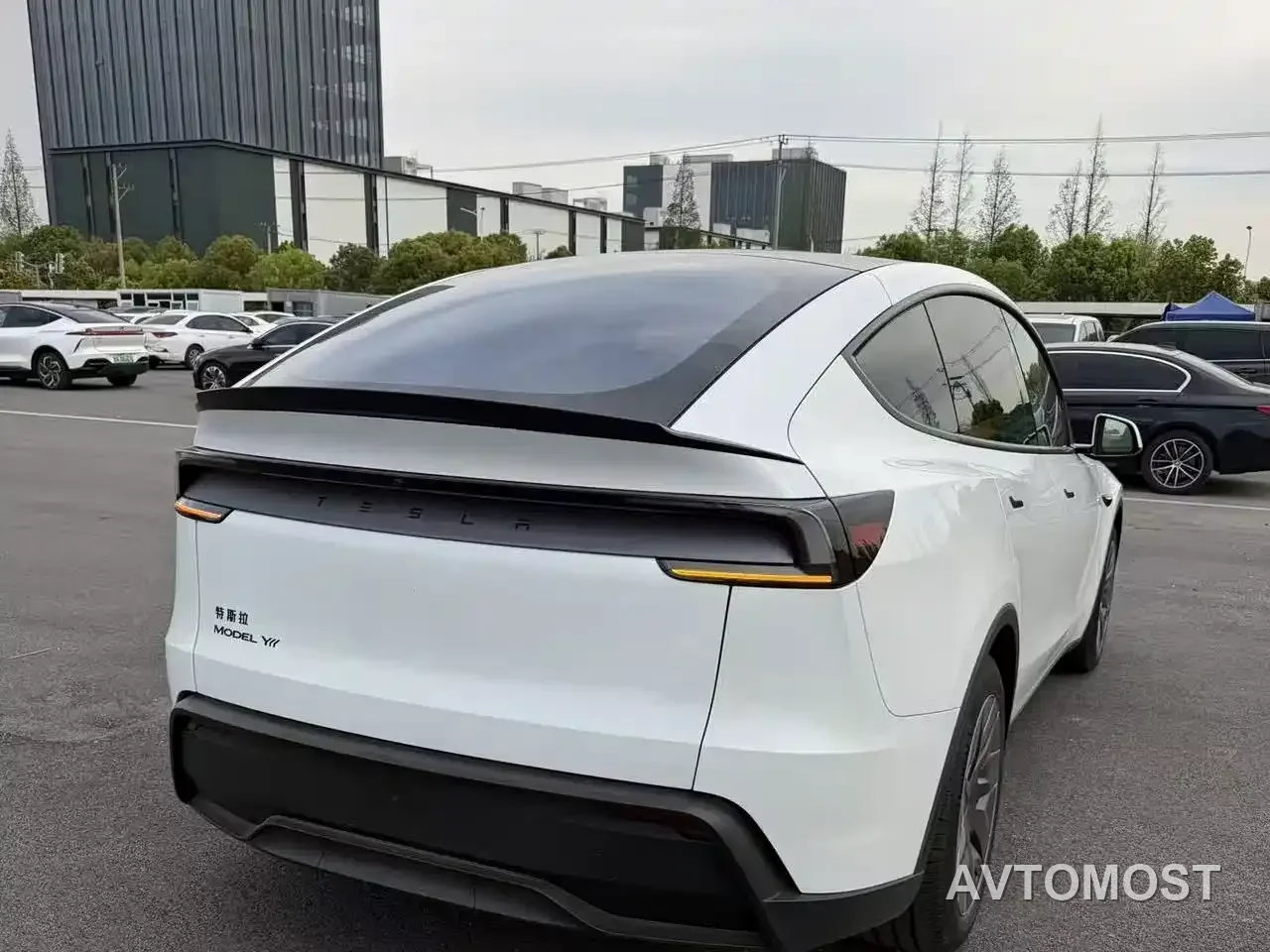 Tesla Model Y L 2025 Facelift Long Range AWD — фото 6