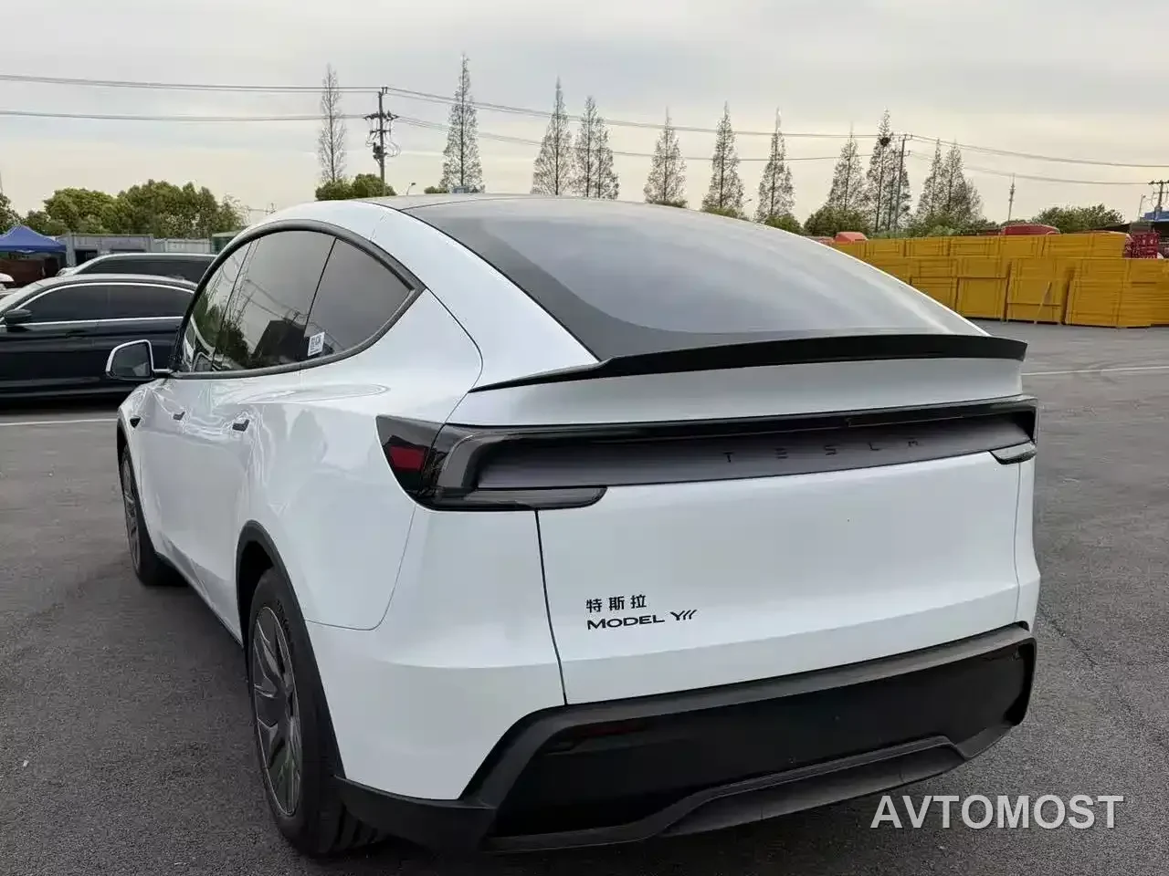 Tesla Model Y L 2025 Facelift Long Range AWD — фото 9