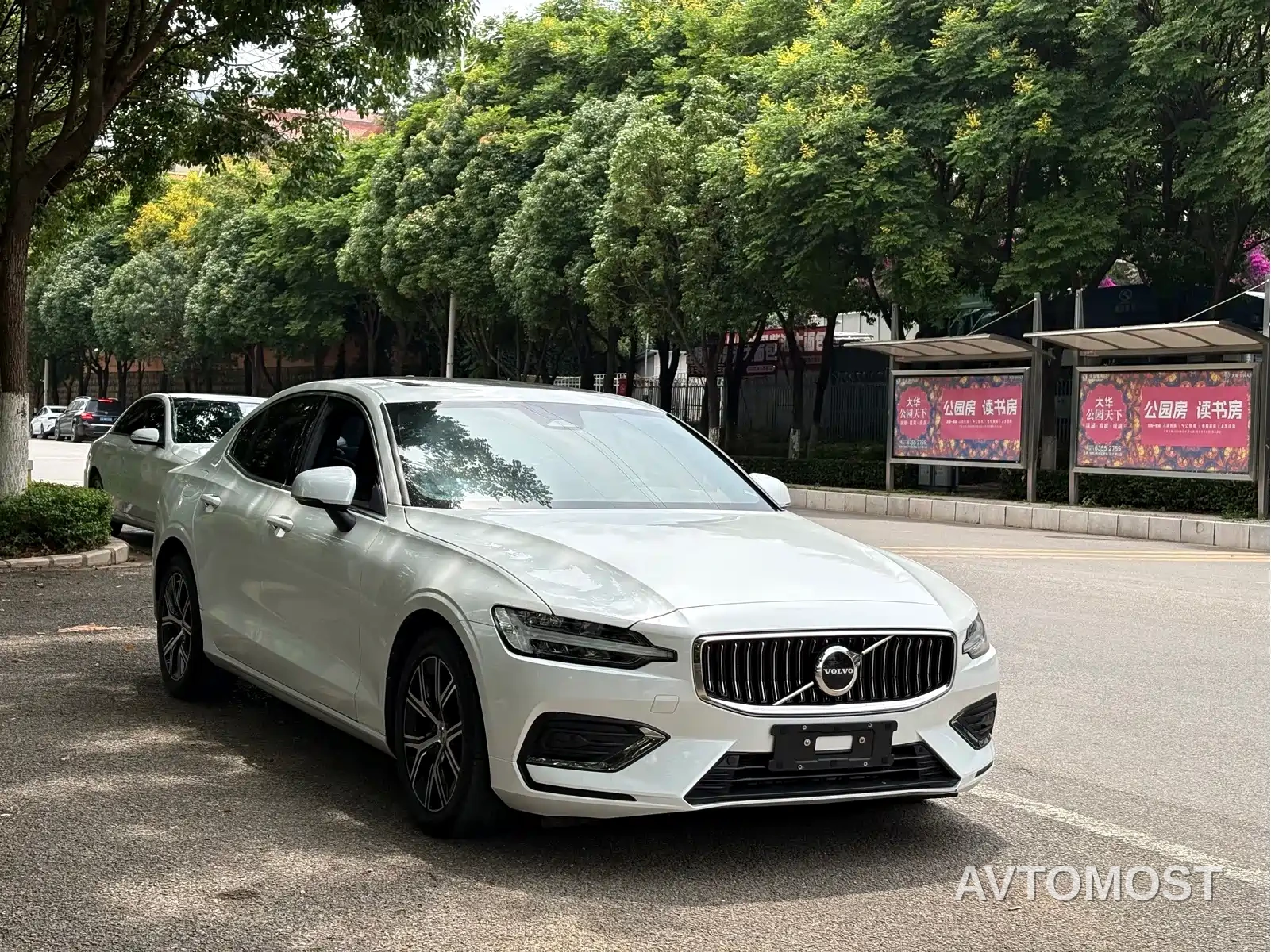 Volvo S60 2023 B5 Smart Elegance Sport Edition — фото 3