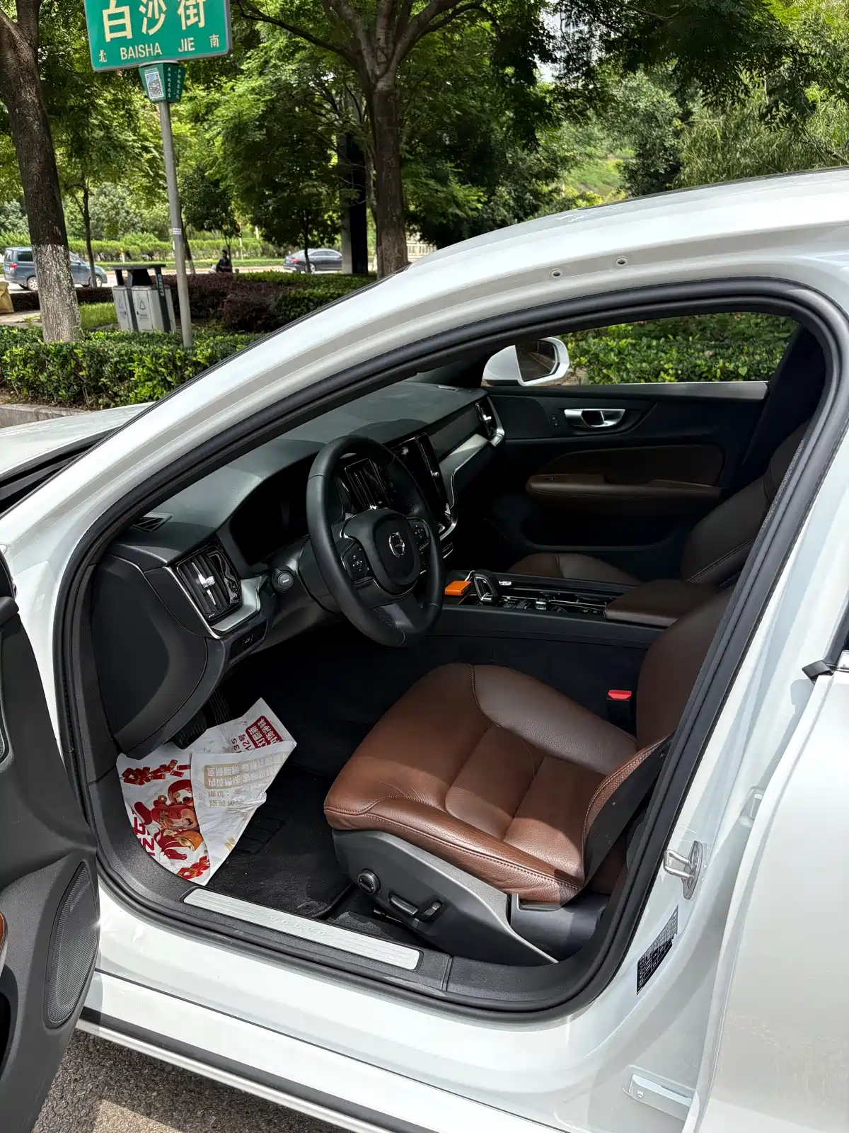 Volvo S60 2023 B5 Smart Elegance Sport Edition — фото 4