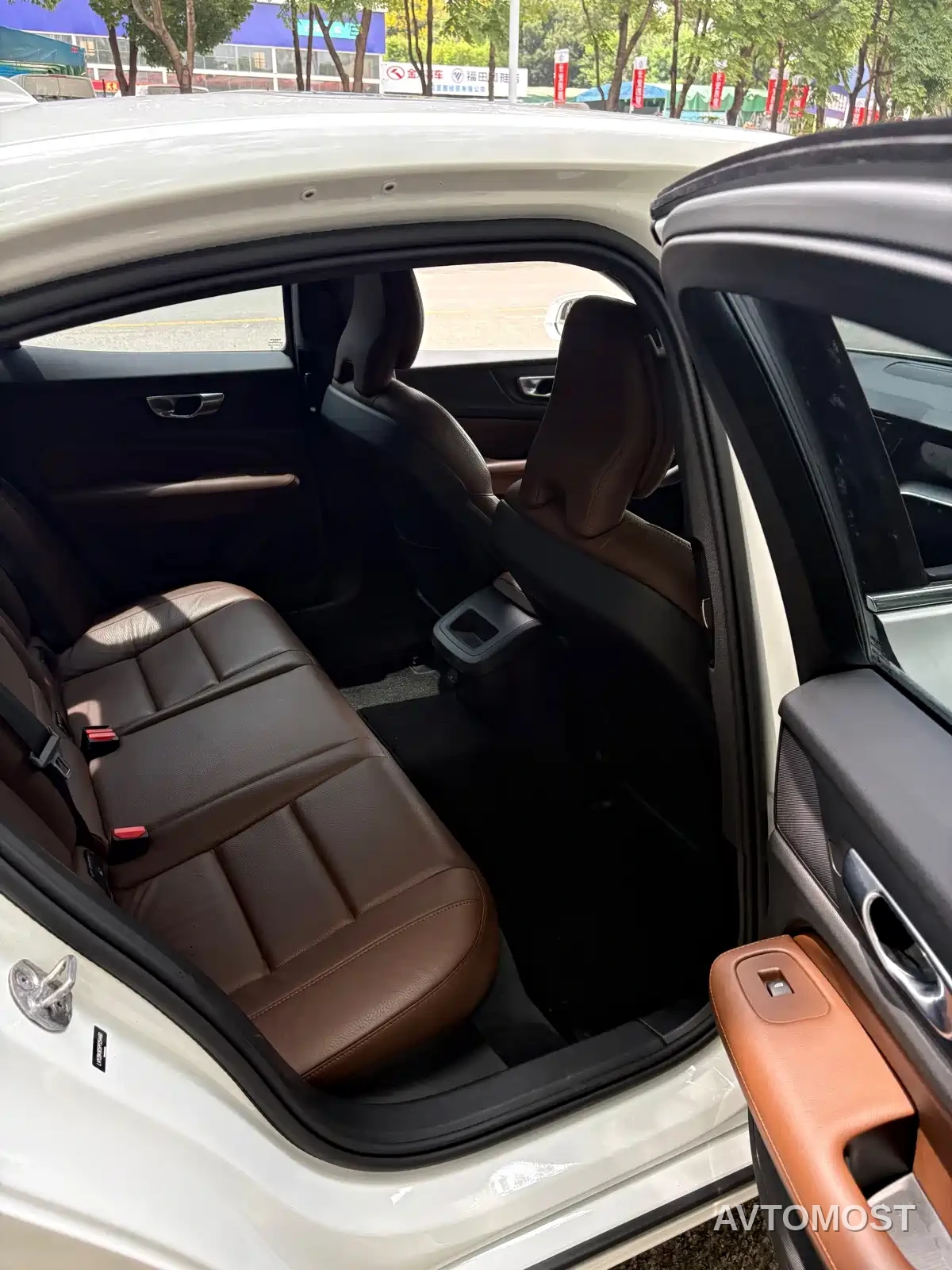 Volvo S60 2023 B5 Smart Elegance Sport Edition — фото 6
