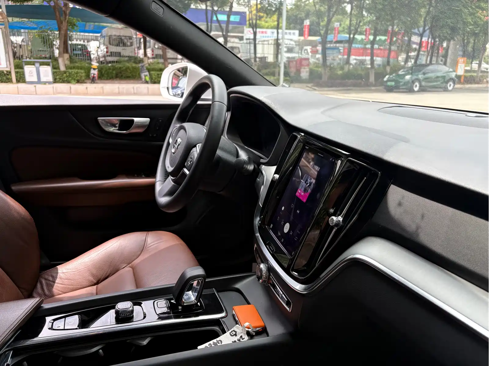 Volvo S60 2023 B5 Smart Elegance Sport Edition — фото 8