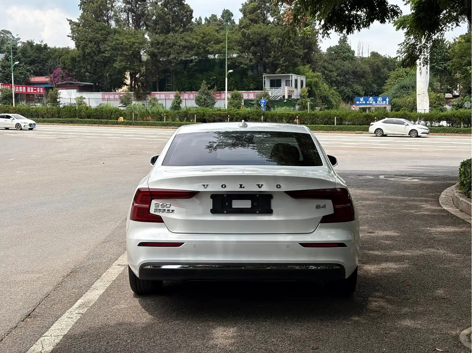 Volvo S60 2023 B5 Smart Elegance Sport Edition — фото 9
