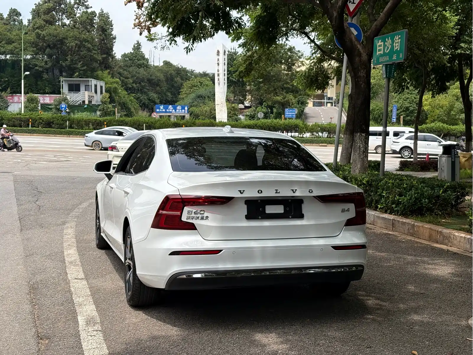 Volvo S60 2023 B5 Smart Elegance Sport Edition — фото 11