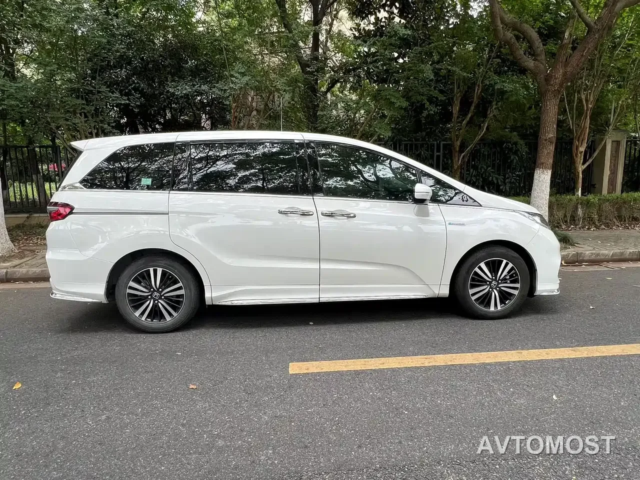 Honda Odyssey 2021 2.0L Sharp Premium Edition — фото 3