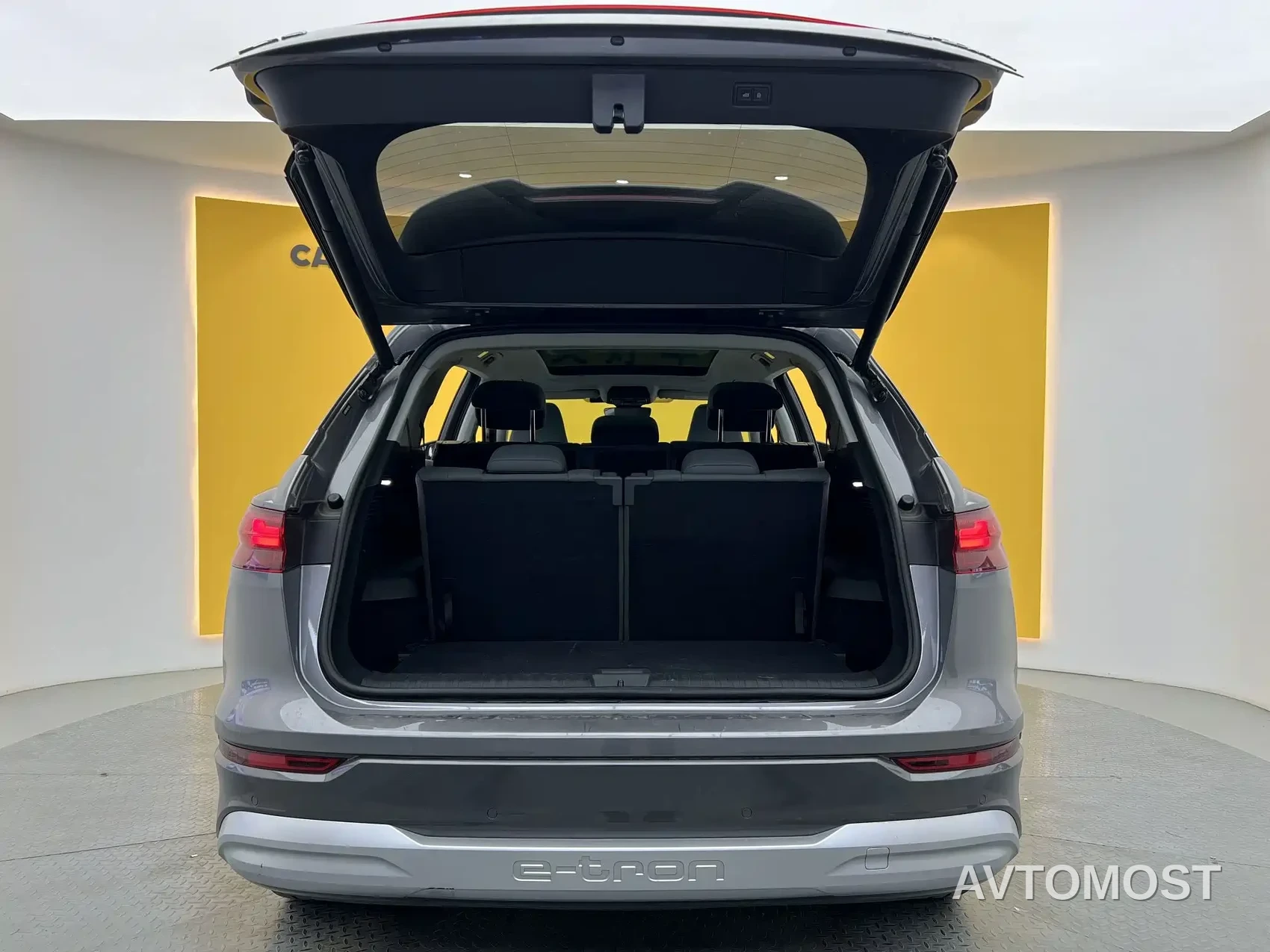 Audi Q5 e-tron 2022 40 e-tron Starlight Mech Suit — фото 26