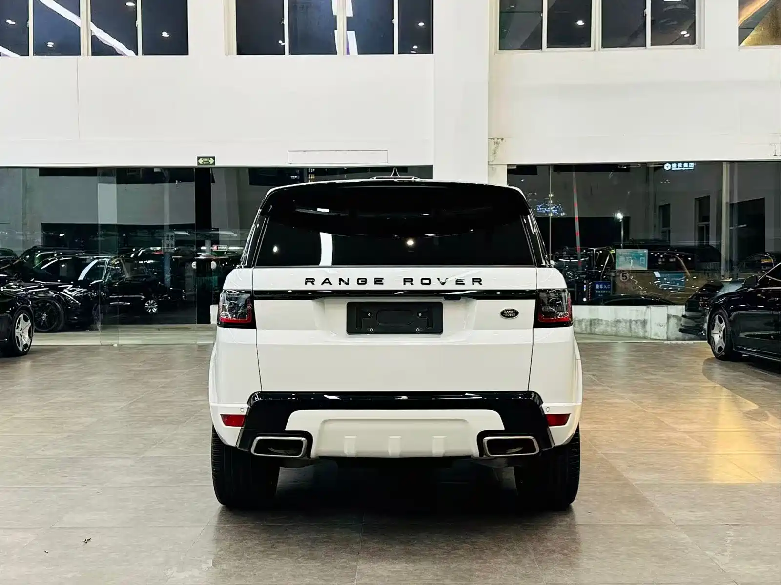 Land Rover Range Rover Sport 2022 3.0 L6 Gloss Black Edition — фото 5
