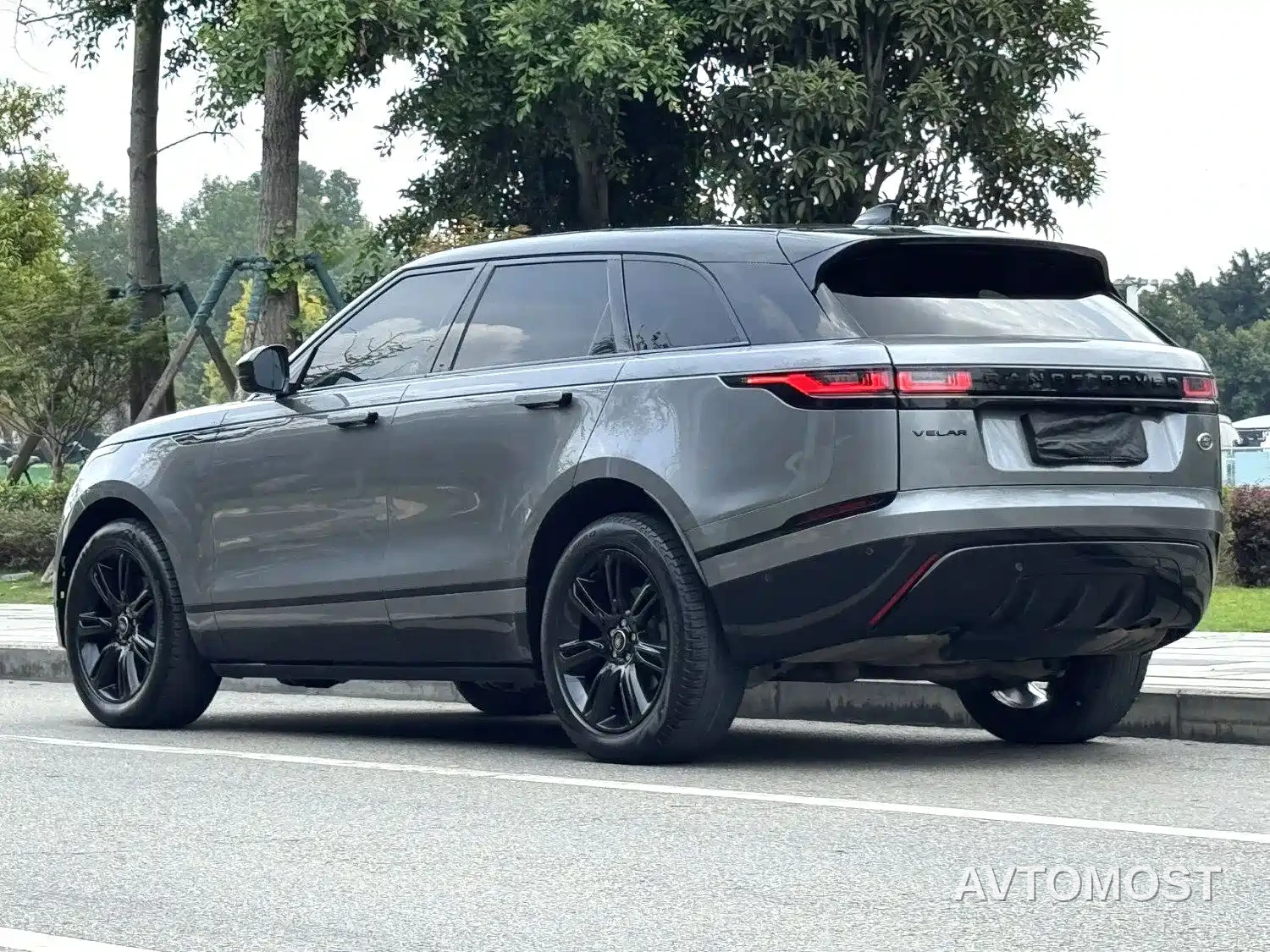 Land Rover Range Rover Velar 2023 250PS Gloss Black Collector's Edition — фото 5