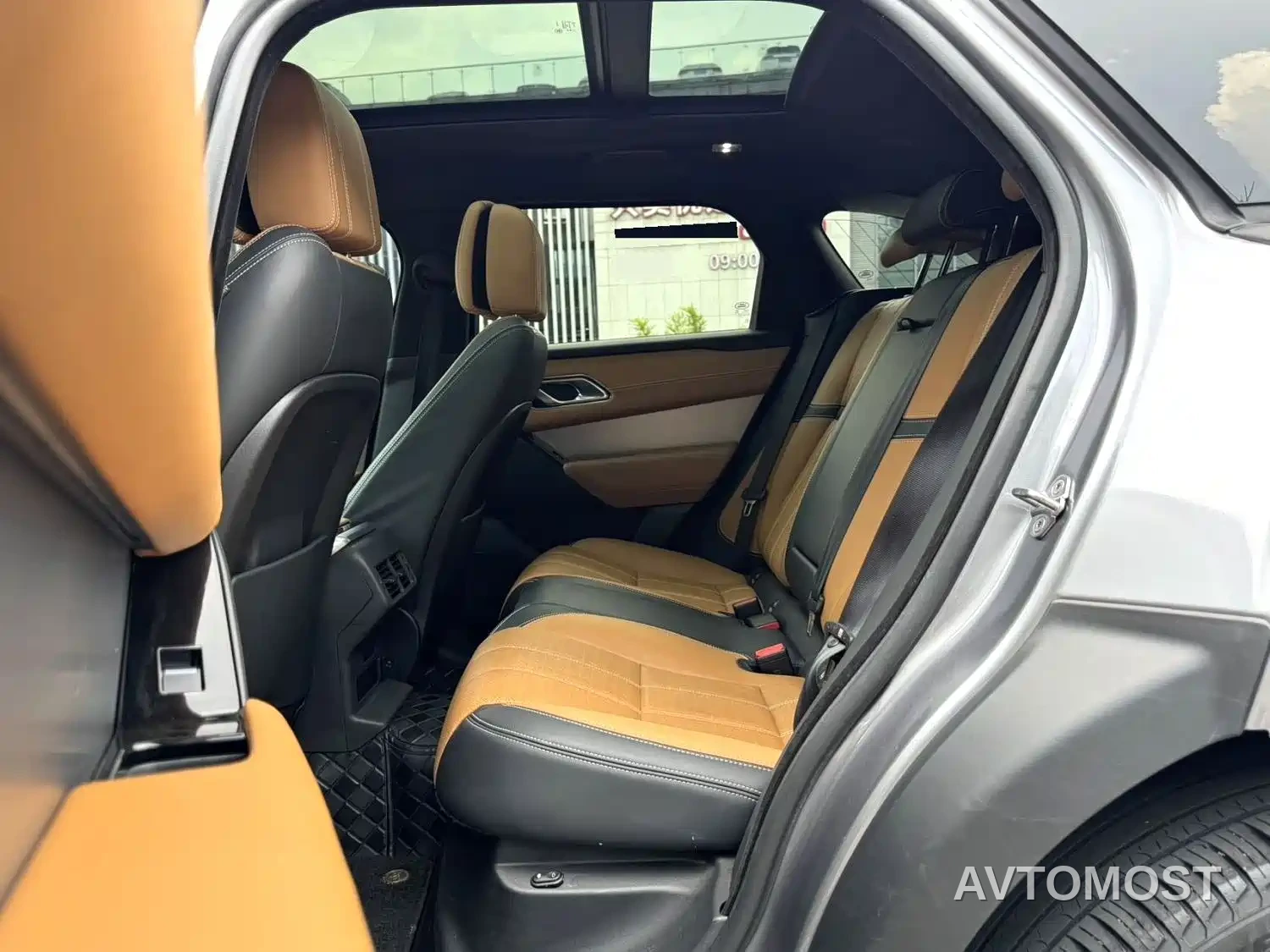 Land Rover Range Rover Velar 2023 250PS Gloss Black Collector's Edition — фото 8