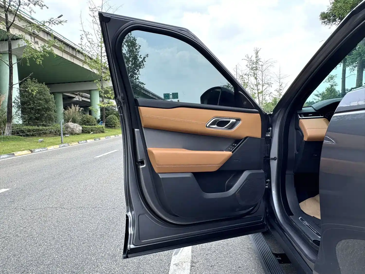 Land Rover Range Rover Velar 2023 250PS Gloss Black Collector's Edition — фото 9