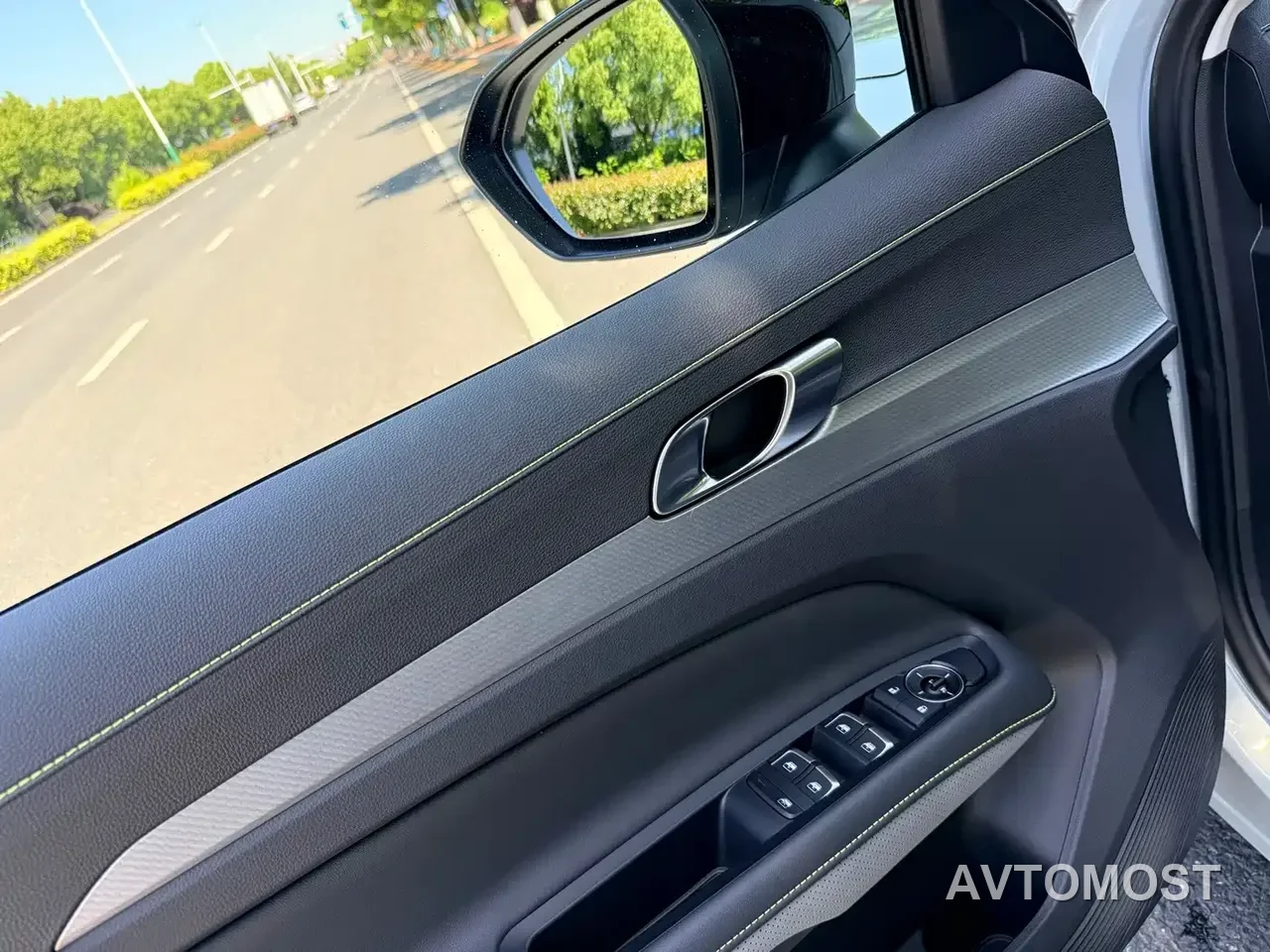 Ford Lingrui New Energy 2025 Model Platinum Edition — фото 14