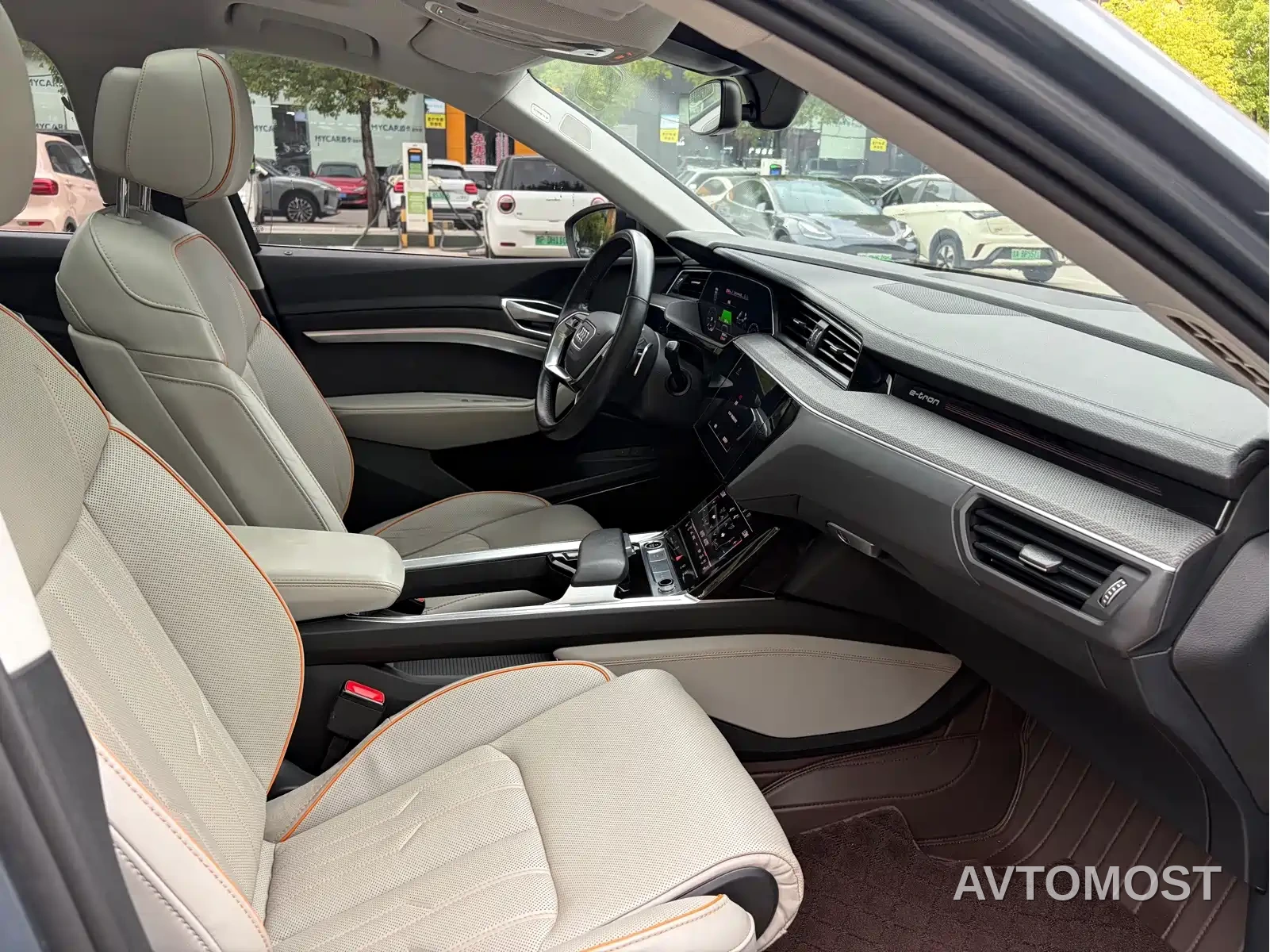 Audi e-tron 2021 50 quattro Premium — фото 6