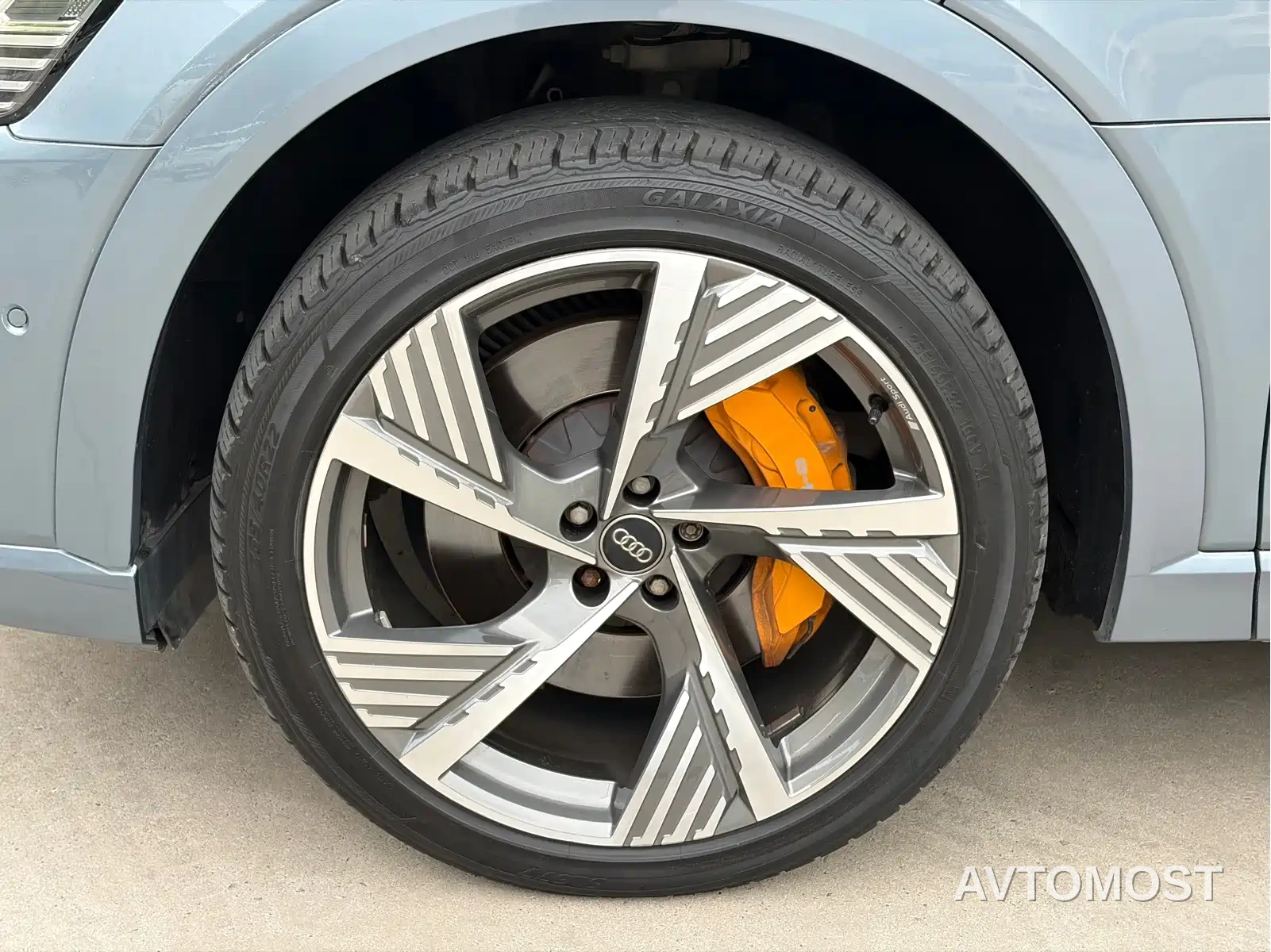 Audi e-tron 2021 50 quattro Premium — фото 11