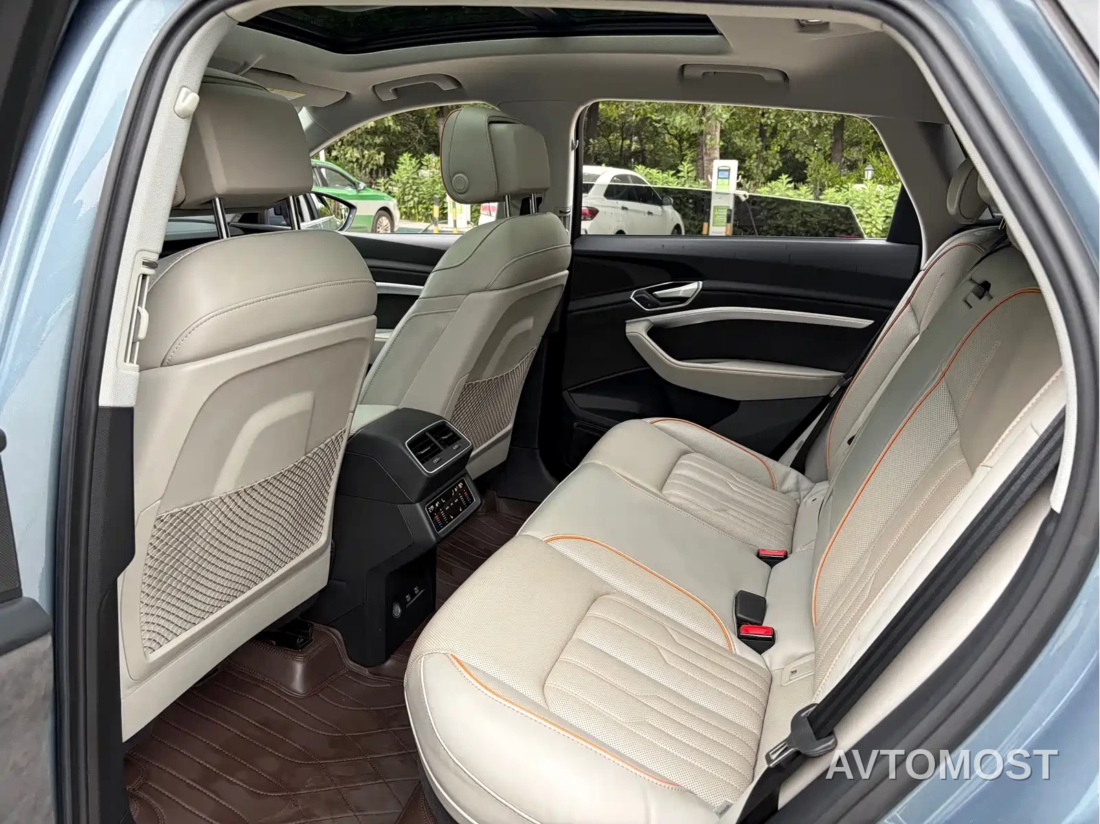 Audi e-tron 2021 50 quattro Premium — фото 16