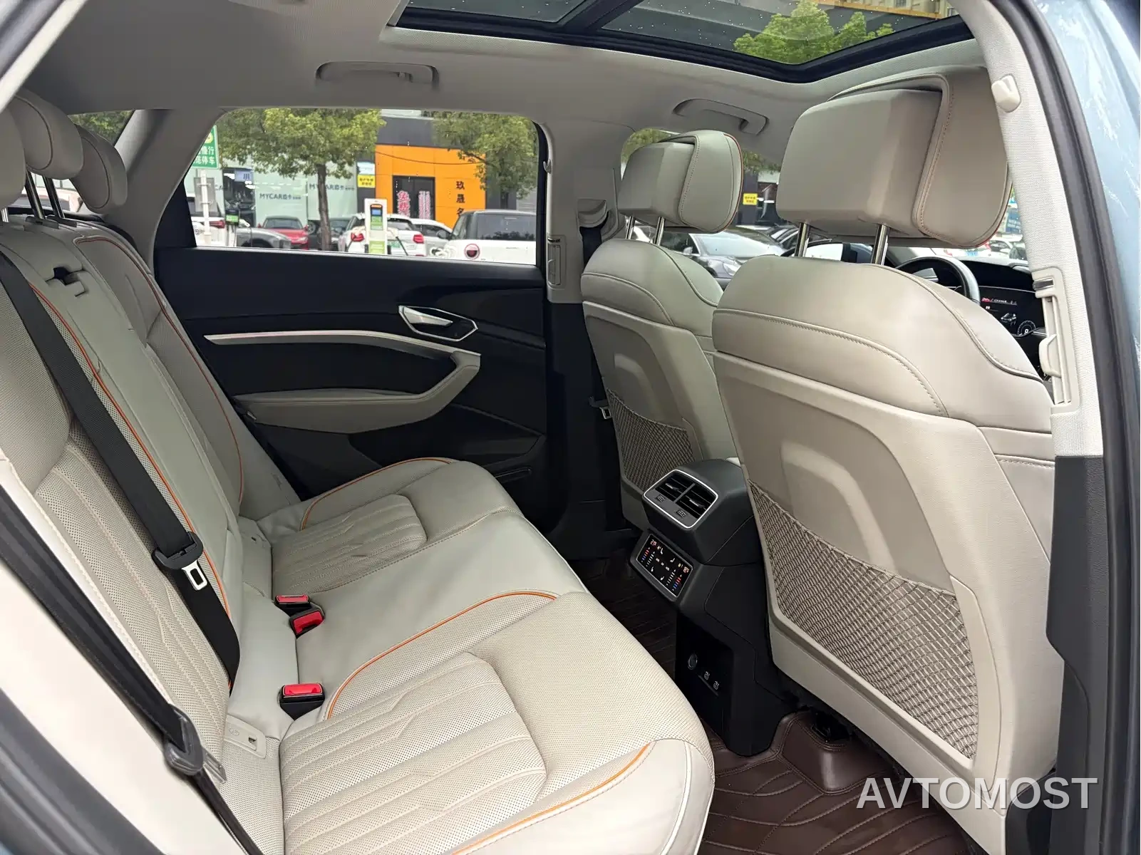 Audi e-tron 2021 50 quattro Premium — фото 17