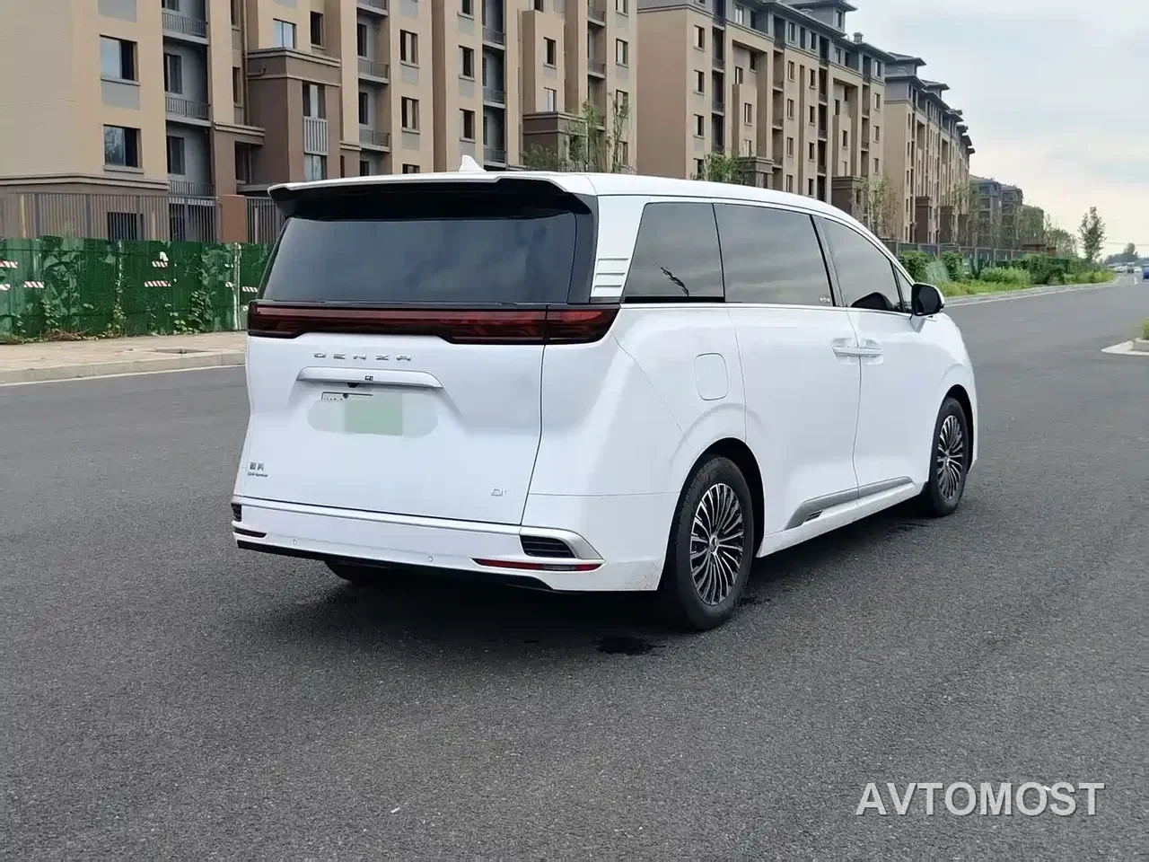 Denza D9 2022 DM-i 970 All-Wheel Drive Honor Edition — фото 6