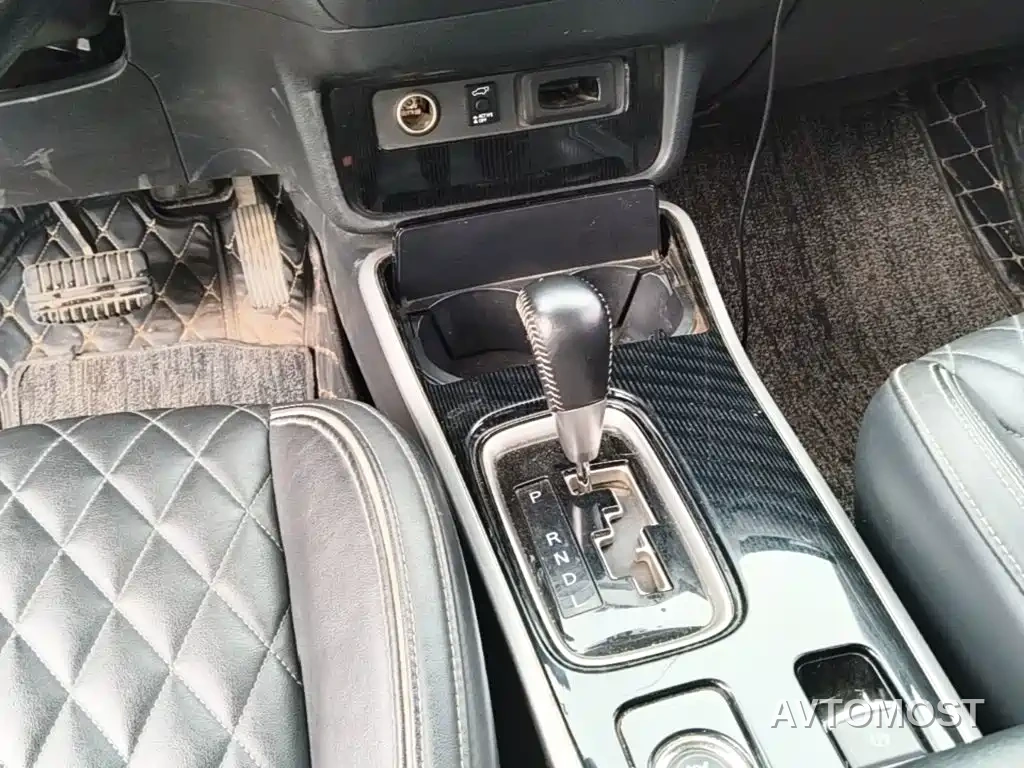 Mitsubishi Outlander 2021 2.4L 4WD Yaodong Edition 5-seater — фото 13