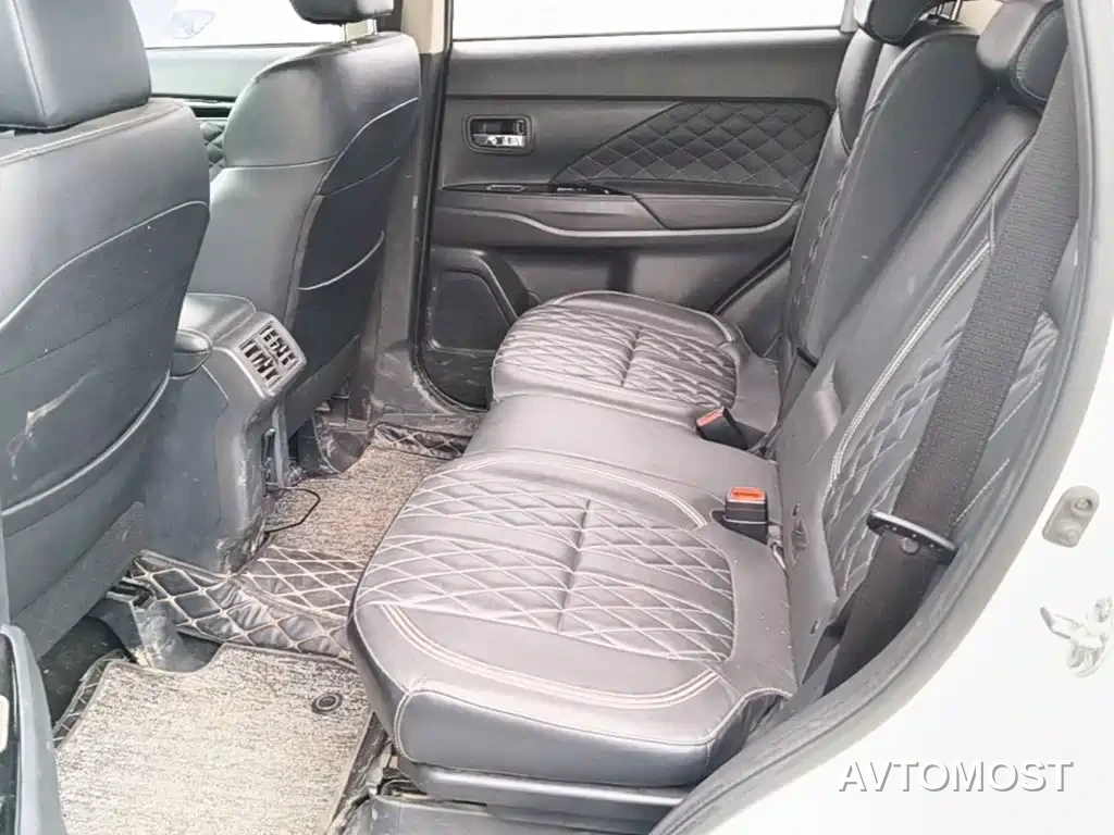 Mitsubishi Outlander 2021 2.4L 4WD Yaodong Edition 5-seater — фото 14