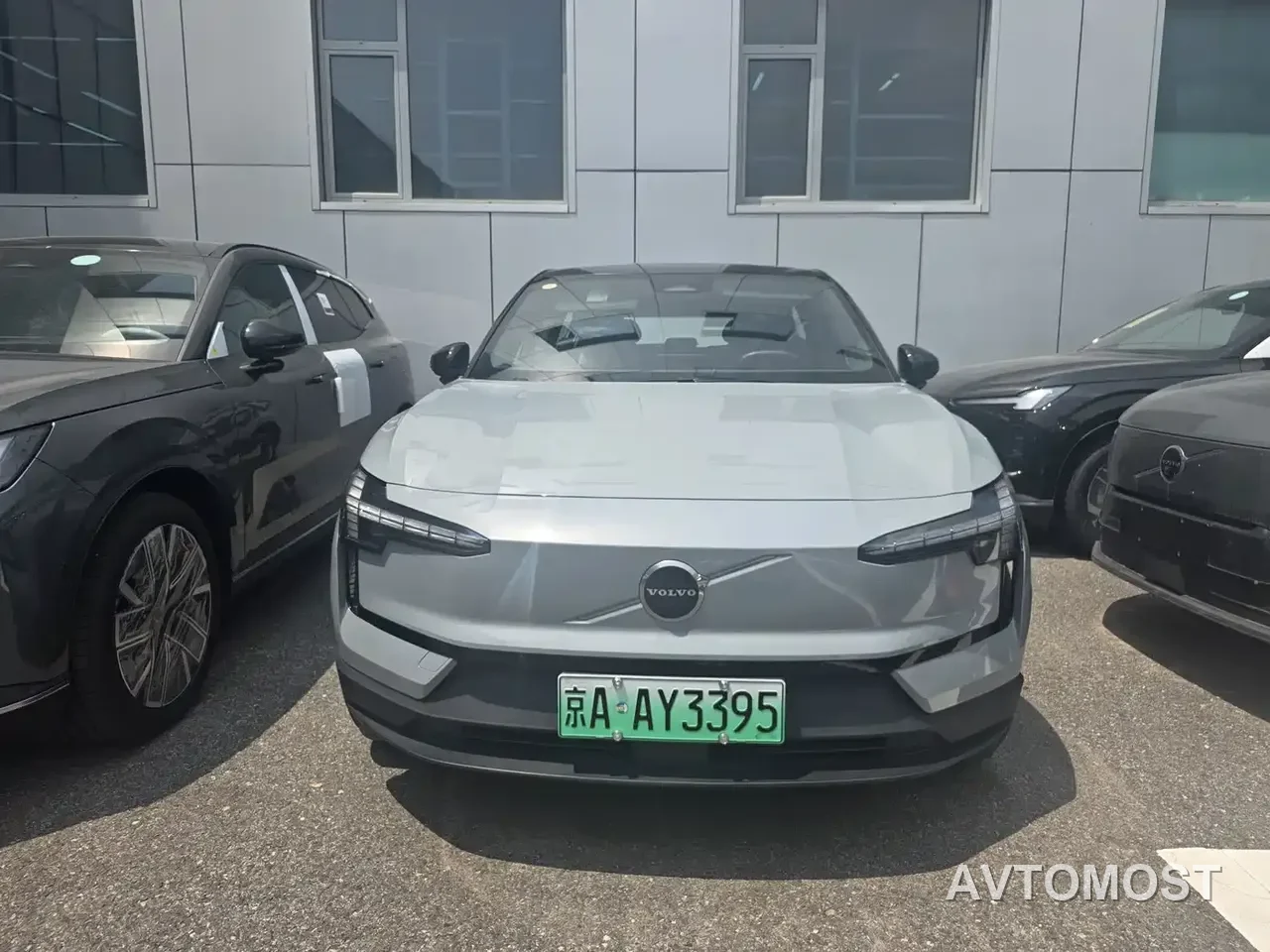 Volvo EX30 2025 RWD Long Range Ultra — фото 2