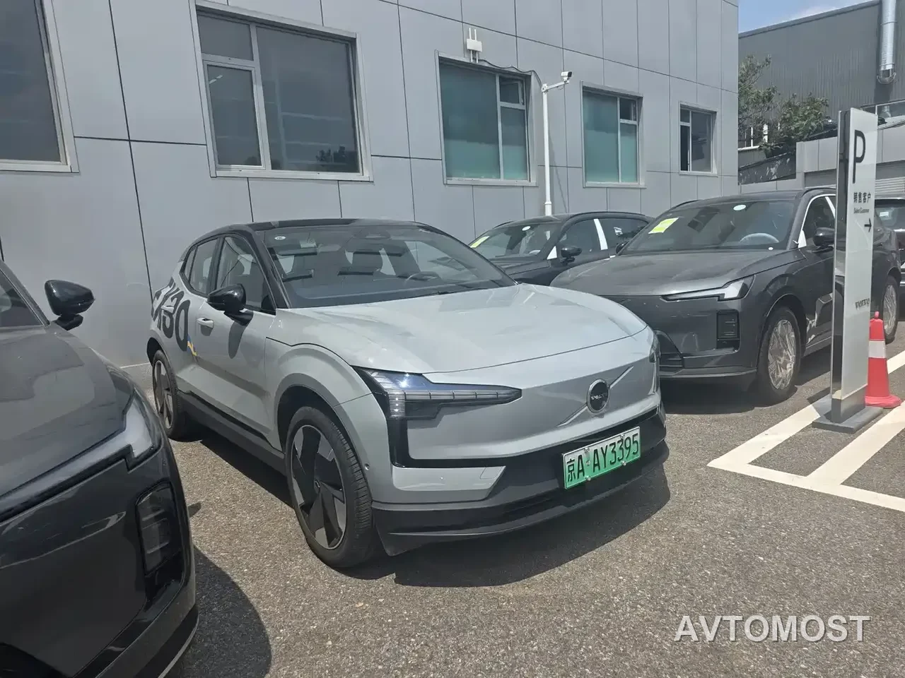 Volvo EX30 2025 RWD Long Range Ultra — фото 3