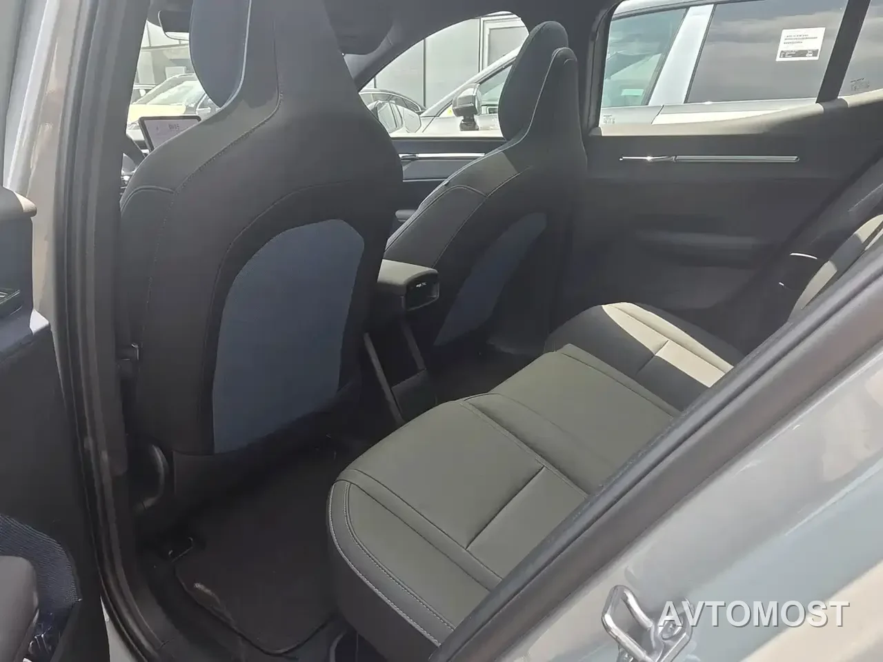 Volvo EX30 2025 RWD Long Range Ultra — фото 10
