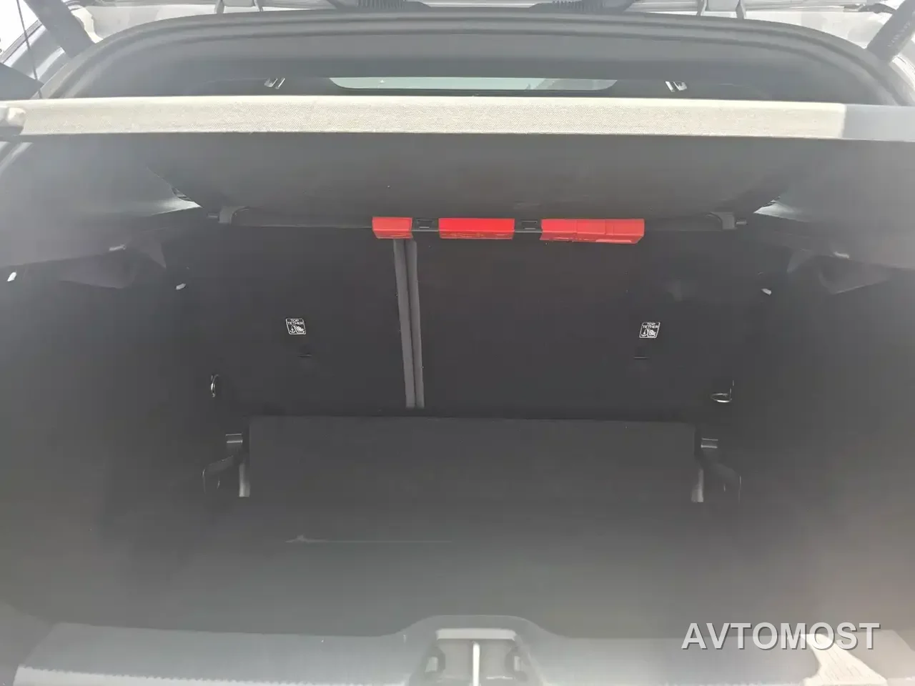 Volvo EX30 2025 RWD Long Range Ultra — фото 12