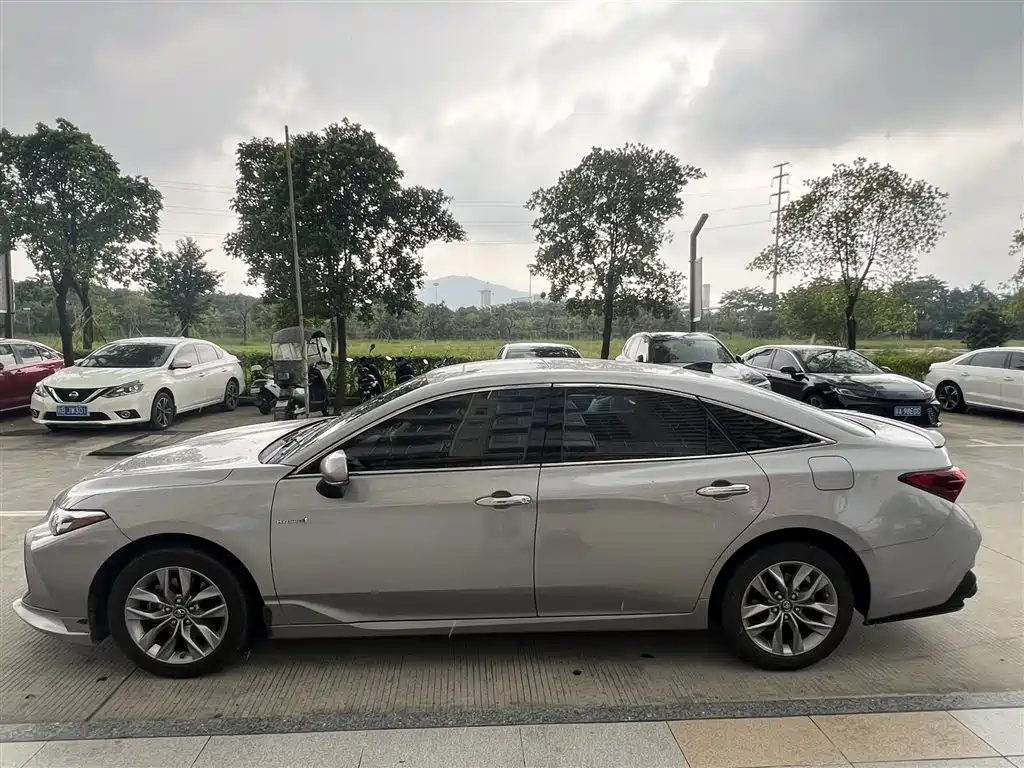 Toyota Avalon 2019 Hybrid 2.5L Luxury Edition China VI — фото 3