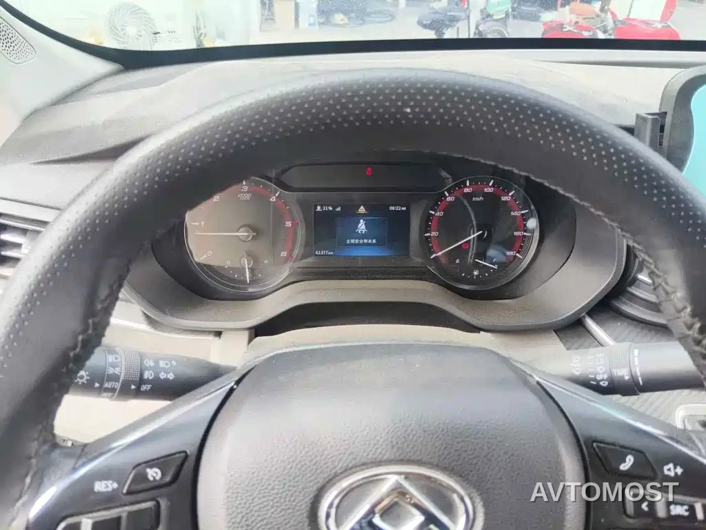 SAIC Maxus Xintu V90 2022 2.0T Manual Yunjie FWD Short Wheelbase High Roof Single Rear Tire 6-Seater — фото 4
