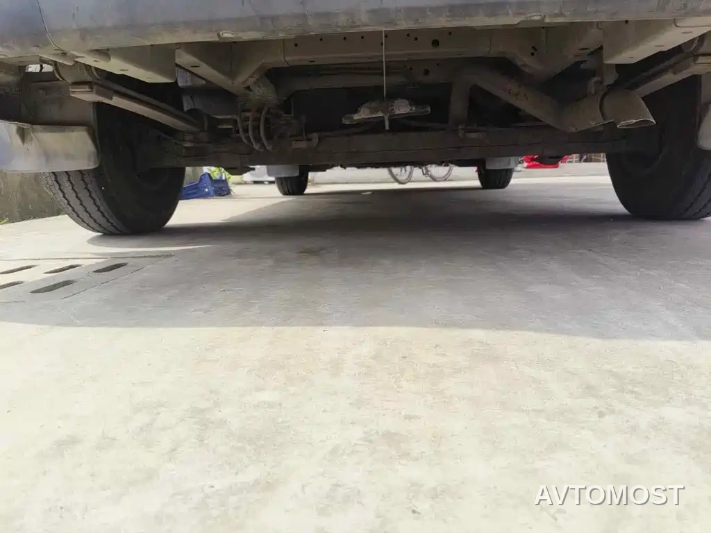 SAIC Maxus Xintu V90 2022 2.0T Manual Yunjie FWD Short Wheelbase High Roof Single Rear Tire 6-Seater — фото 11