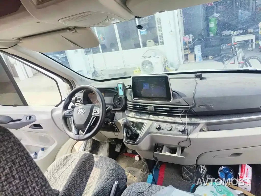 SAIC Maxus Xintu V90 2022 2.0T Manual Yunjie FWD Short Wheelbase High Roof Single Rear Tire 6-Seater — фото 12