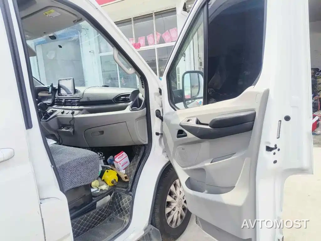 SAIC Maxus Xintu V90 2022 2.0T Manual Yunjie FWD Short Wheelbase High Roof Single Rear Tire 6-Seater — фото 13