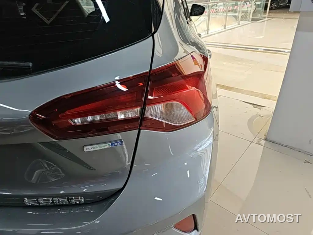 Ford Focus 2022 Hatchback EcoBoost 180 Auto Speed Edition — фото 8