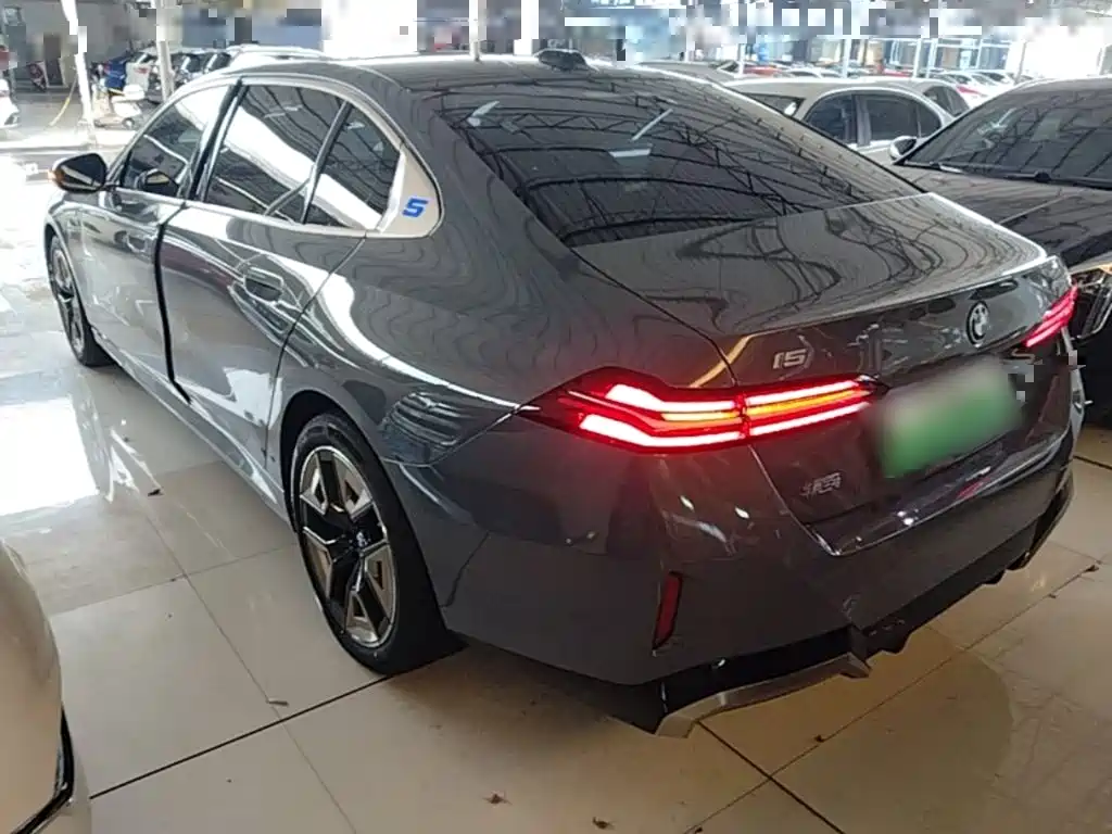 BMW i5 2024 eDrive 35L Premium Model M Sport Package — фото 5