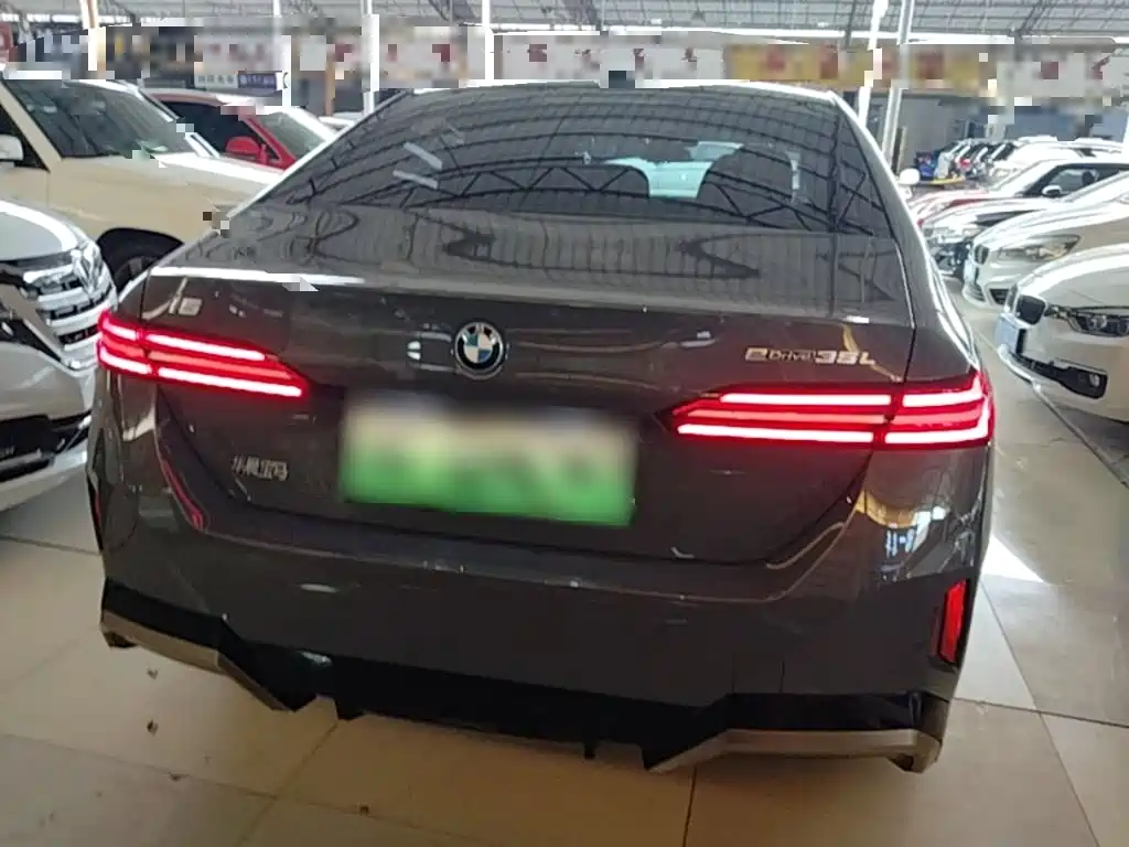 BMW i5 2024 eDrive 35L Premium Model M Sport Package — фото 6
