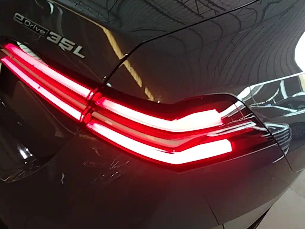 BMW i5 2024 eDrive 35L Premium Model M Sport Package — фото 8