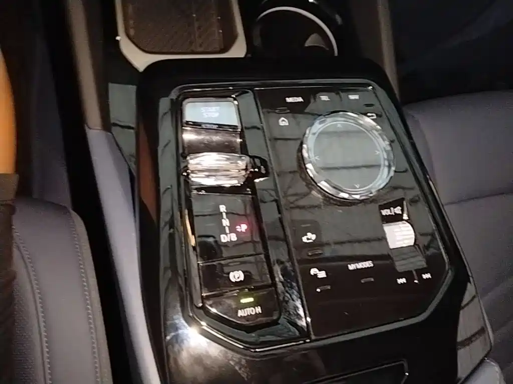 BMW i5 2024 eDrive 35L Premium Model M Sport Package — фото 14