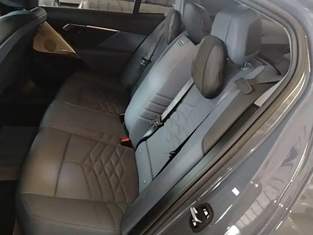 BMW i5 2024 eDrive 35L Premium Model M Sport Package — фото 17