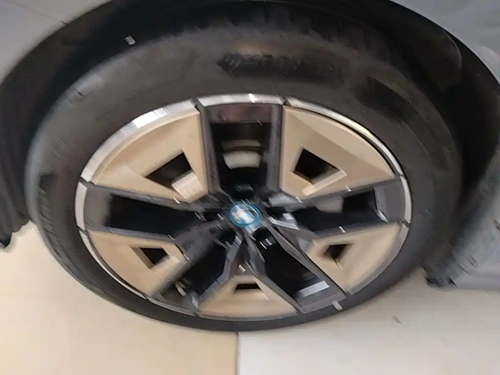 BMW i5 2024 eDrive 35L Premium Model M Sport Package — фото 23