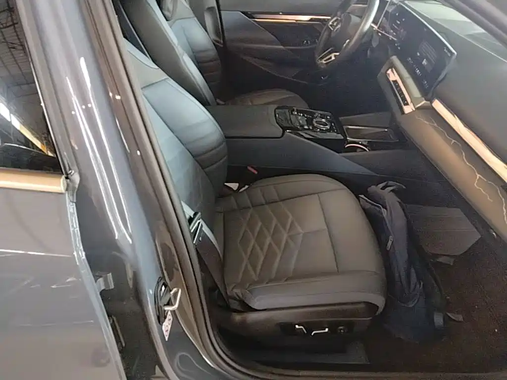 BMW i5 2024 eDrive 35L Premium Model M Sport Package — фото 25