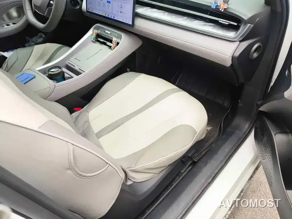 Roewe M7 DMH 2025 Base — фото 12