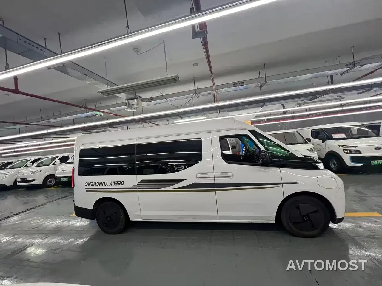 Yuan Cheng Farizon Super VAN 2024 Model Smart Wealth Edition Medium Wheelbase Medium Roof 83kWh — фото 1
