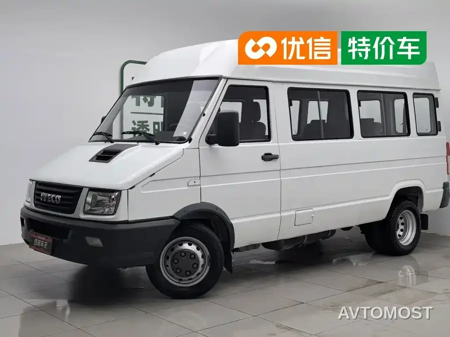 Iveco Daily 2021 Model 2.5T A35 M1 Passenger Vehicle 5-9 Seats Short Wheelbase Medium Roof Dual Tires Manual Door