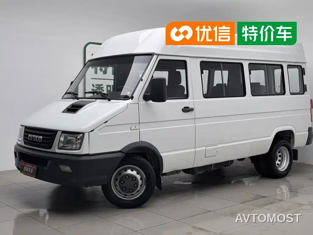 Iveco Daily 2021 Model 2.5T A35 M1 Passenger Vehicle 5-9 Seats Short Wheelbase Medium Roof Dual Tires Manual Door — фото 1
