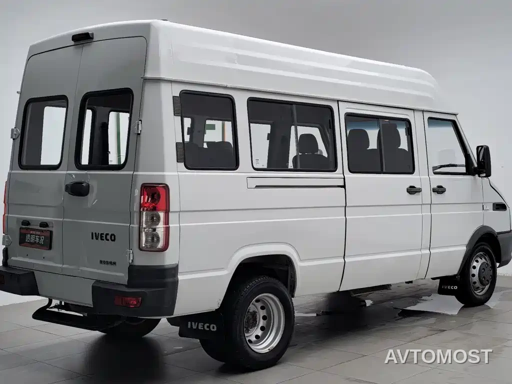 Iveco Daily 2021 Model 2.5T A35 M1 Passenger Vehicle 5-9 Seats Short Wheelbase Medium Roof Dual Tires Manual Door — фото 2