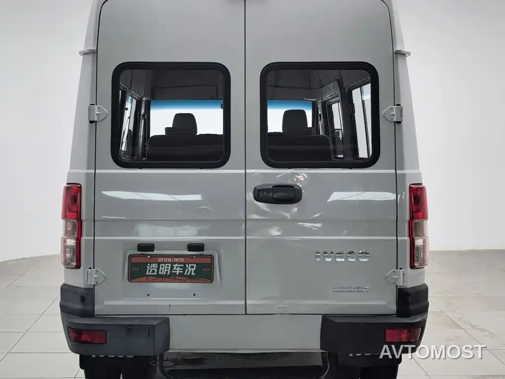 Iveco Daily 2021 Model 2.5T A35 M1 Passenger Vehicle 5-9 Seats Short Wheelbase Medium Roof Dual Tires Manual Door — фото 4